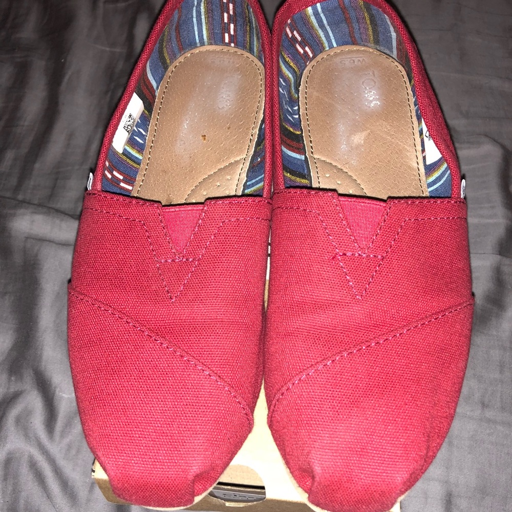 Almost brand new TOMS classic red canvas sz 6.5